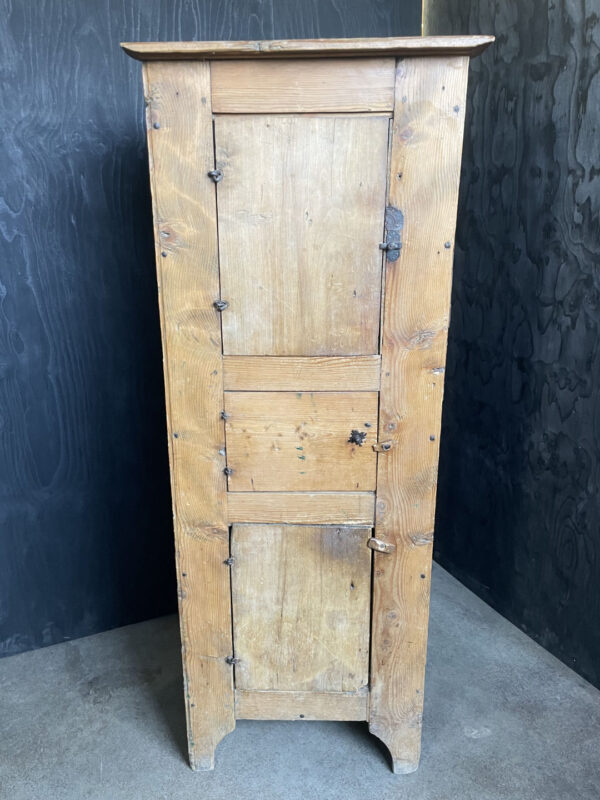 Credenza in abete rosso Secolo fine XVII
