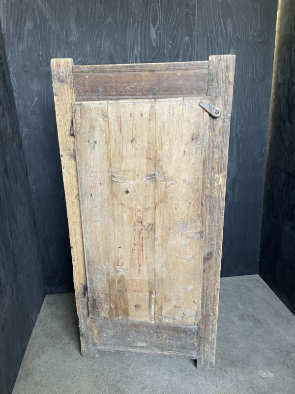 Credenza in pino cembro secolo XVII
