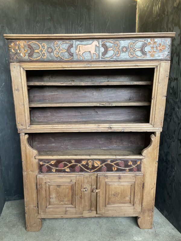 Credenza in pino cembro secolo XVII